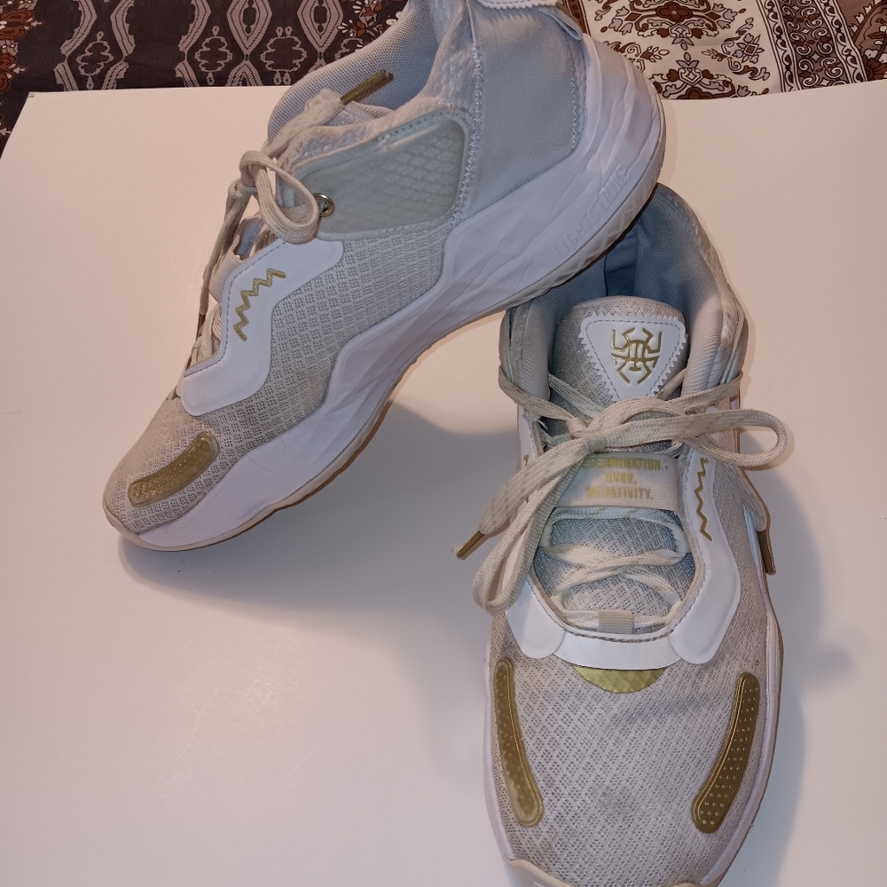 2021 Adidas D.O.N. Issue 3 White/Gold Metallic Colorway Preowned Men's Size 9